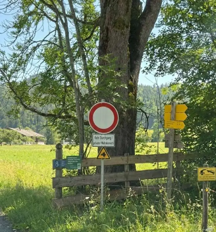 Hier beginnt der 'Wanderweg'